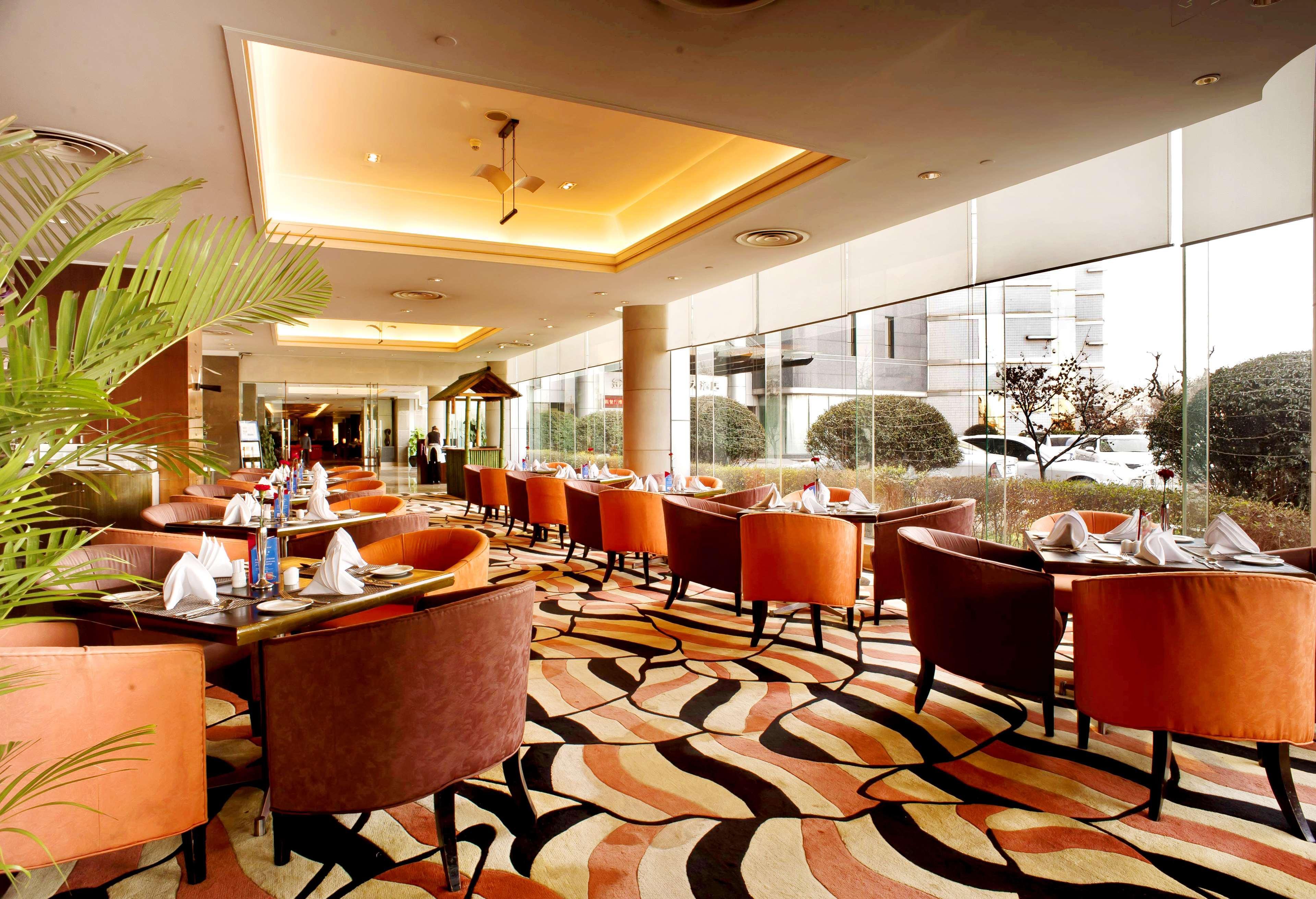 Howard Johnson Ginwa Plaza Hotel Сиан Екстериор снимка
